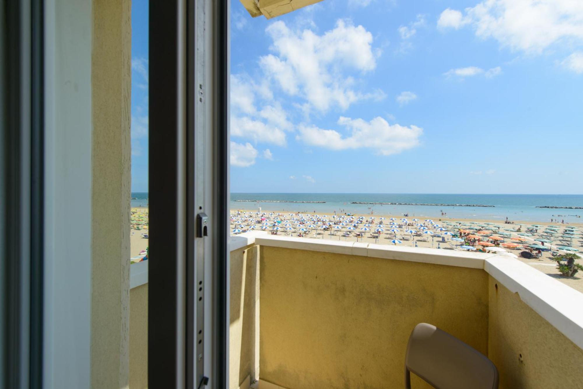 Nautic Beach Hotel Rimini Ngoại thất bức ảnh
